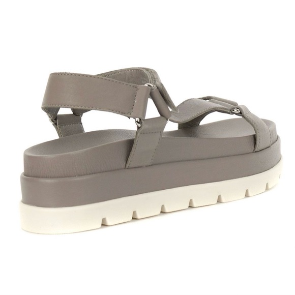 J Slides Grey Strappy Platform Sandals 🩶 - Picture 3 of 9